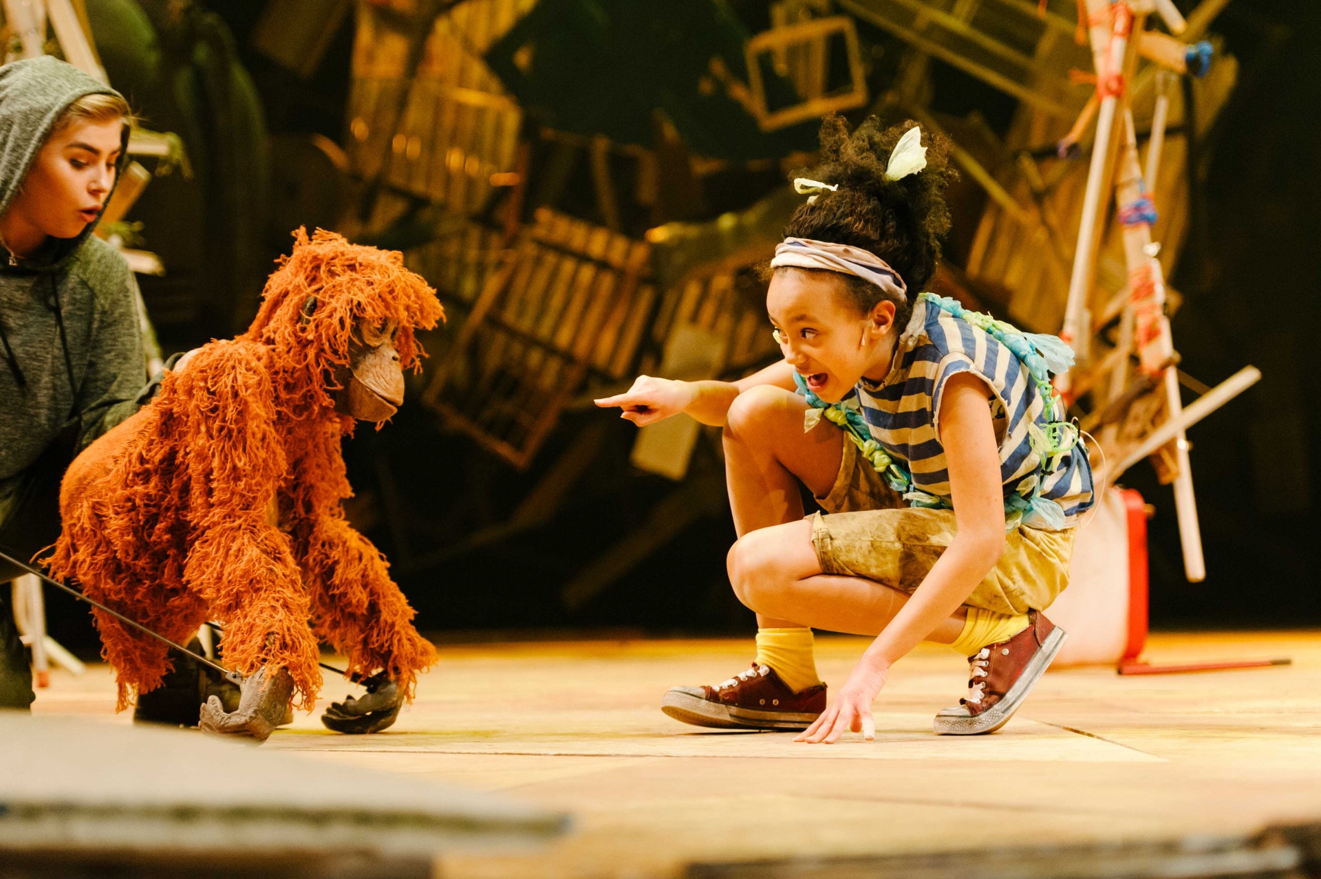 India Brown as Lilly with Frank, baby Orangutan in Running Wild