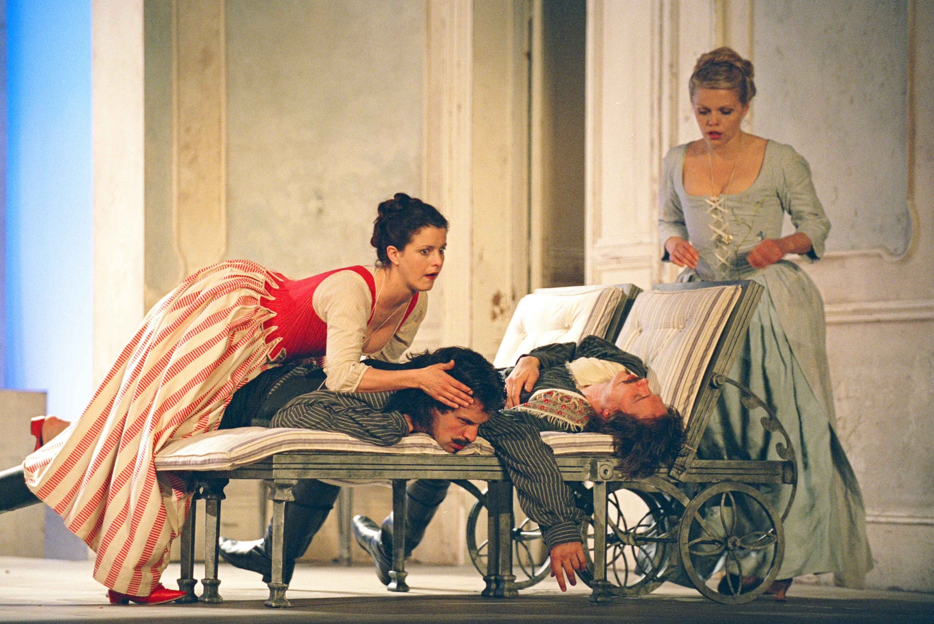 Production photo from Glyndebourne's Così fan tutte