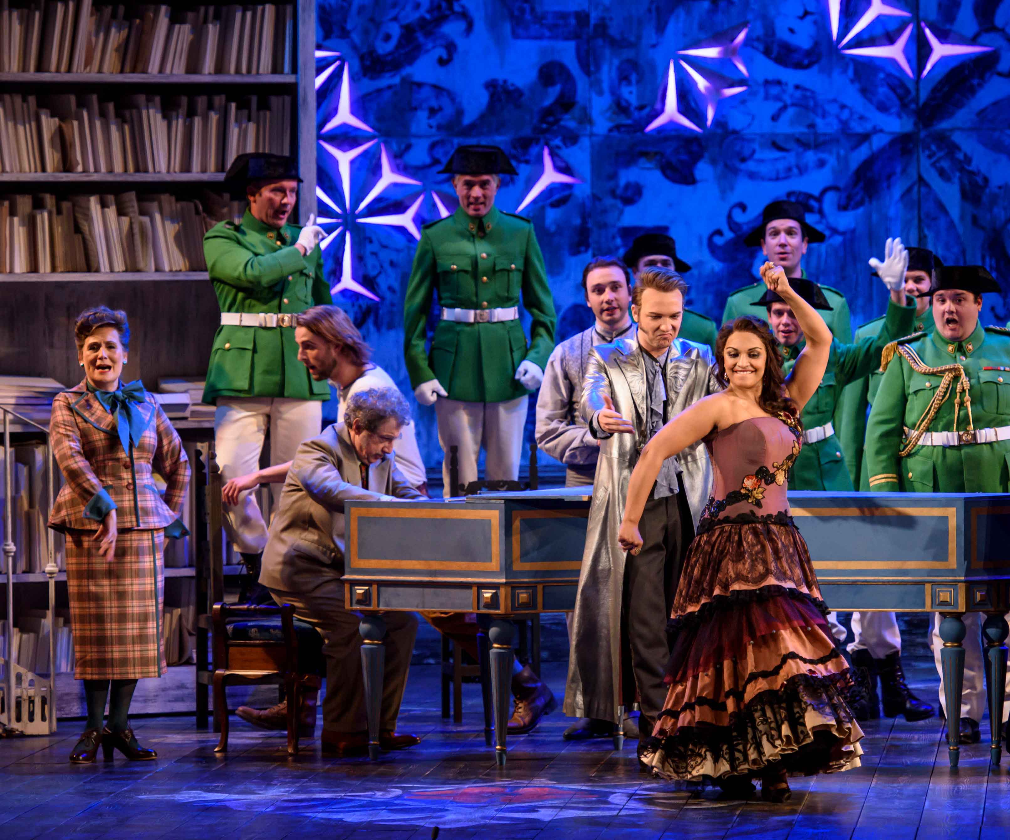 Production photo from Glyndebourne's Il barbiere di Siviglia