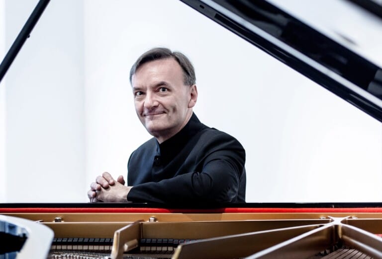 Philharmonia Orchestra: Stephen Hough Plays Grieg